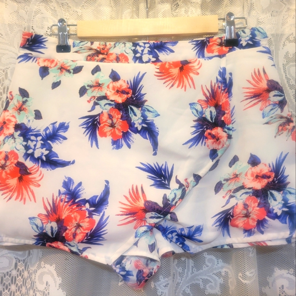 Rewind Womens Size L Floral Deco Crossover Skort